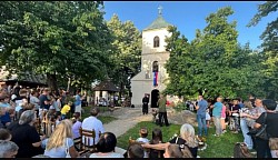 Црква Светих апостола Петра и Павла у Сирогојну