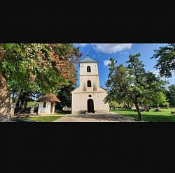 Црква Светих апостола Петра и Павла у Сирогојну - Склад православне архитектуре и нетакнуте златиборске природе у порти храма - Приказ вековног трајања кроз камене зидове цркве и древне споменике златиборских домаћина  Духовна баштина и старина која избија из сваког камена зидане цркве Светих апостола Петра и Павла  Предмети и знамења из прошлости који сведоче о културном идентитету овог планинског села