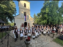 Црква у Сирогојну