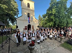 Црква Сирогојно