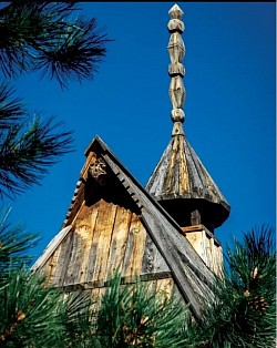 Старо село Сирогојно - музеј на отвореном - Архитектонско благо Сирогојна које документује склад природе и традиционалног начина живота  Трајни споменик сеоском начину живота и мудрости српског домаћина кроз прошле векове  Очување народног бића кроз пажљиву заштиту сваке брвнаре и каменог темеља у старом селу